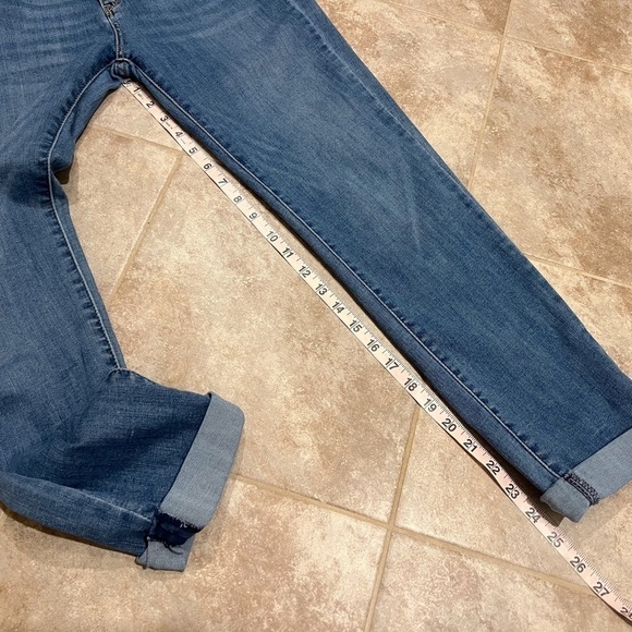 Levi’s Signature Slim Cuffed Mid Rise Blue Denim Jeans Size 2 Stretchy Crop - Picture 8 of 12